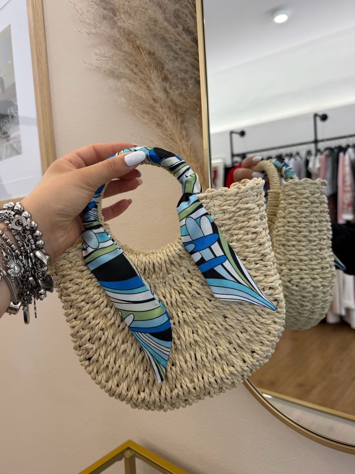 Borsa Aida